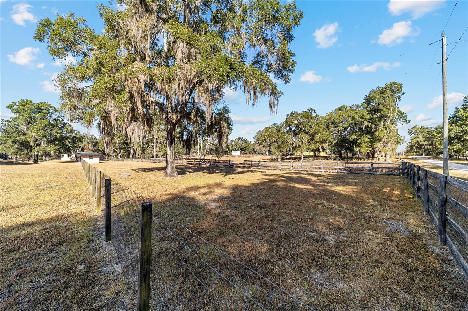 THOROUGHBRED ACRES - Residential