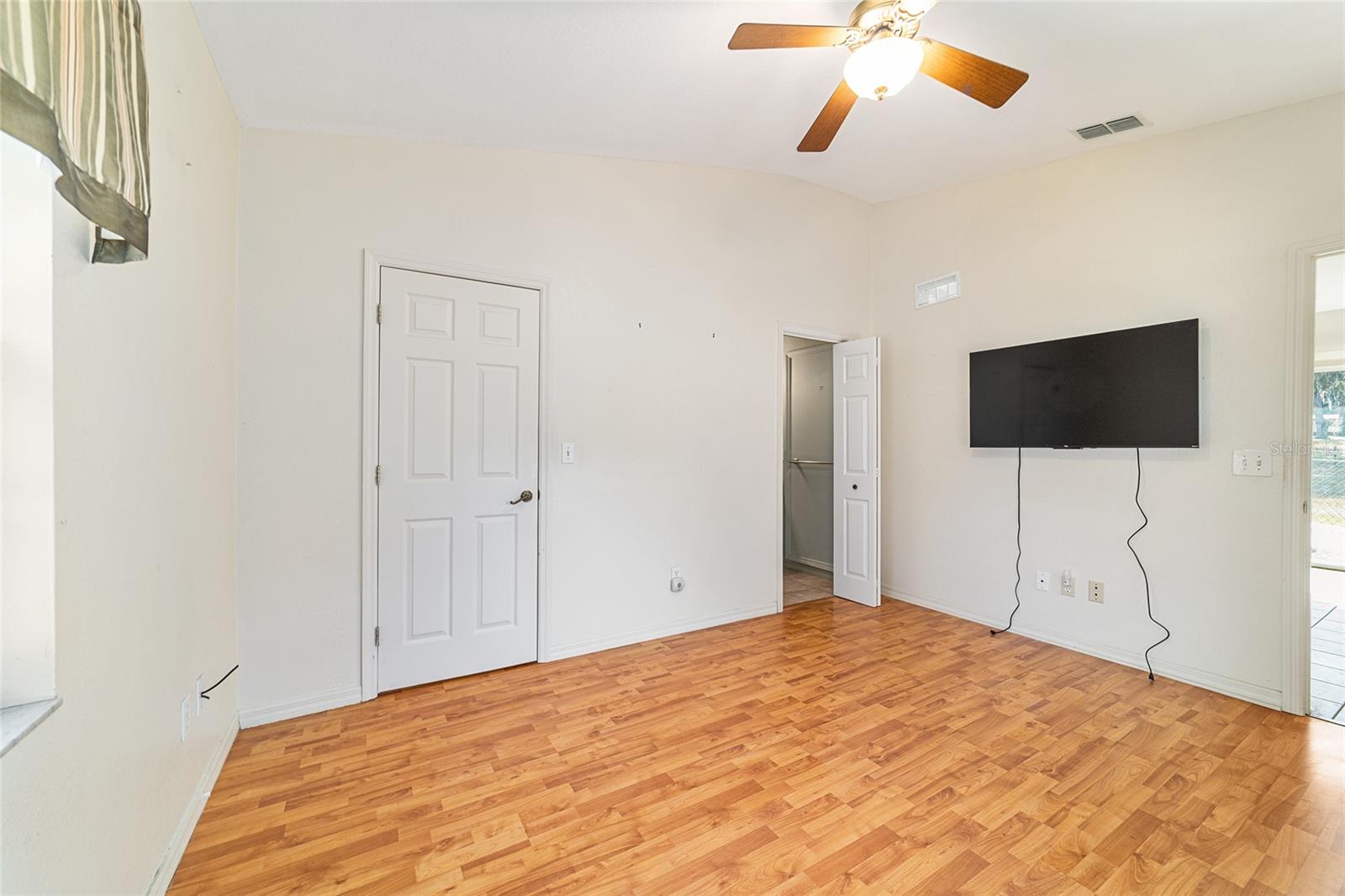 THOROUGHBRED ACRES - Residential