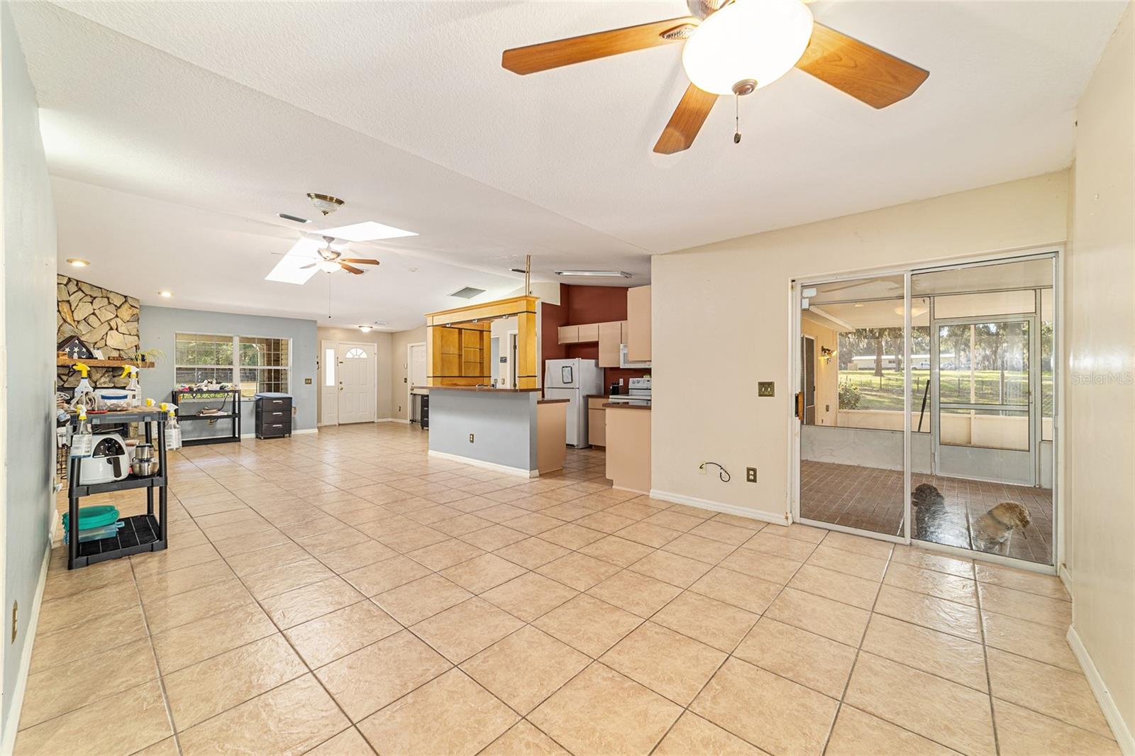 THOROUGHBRED ACRES - Residential