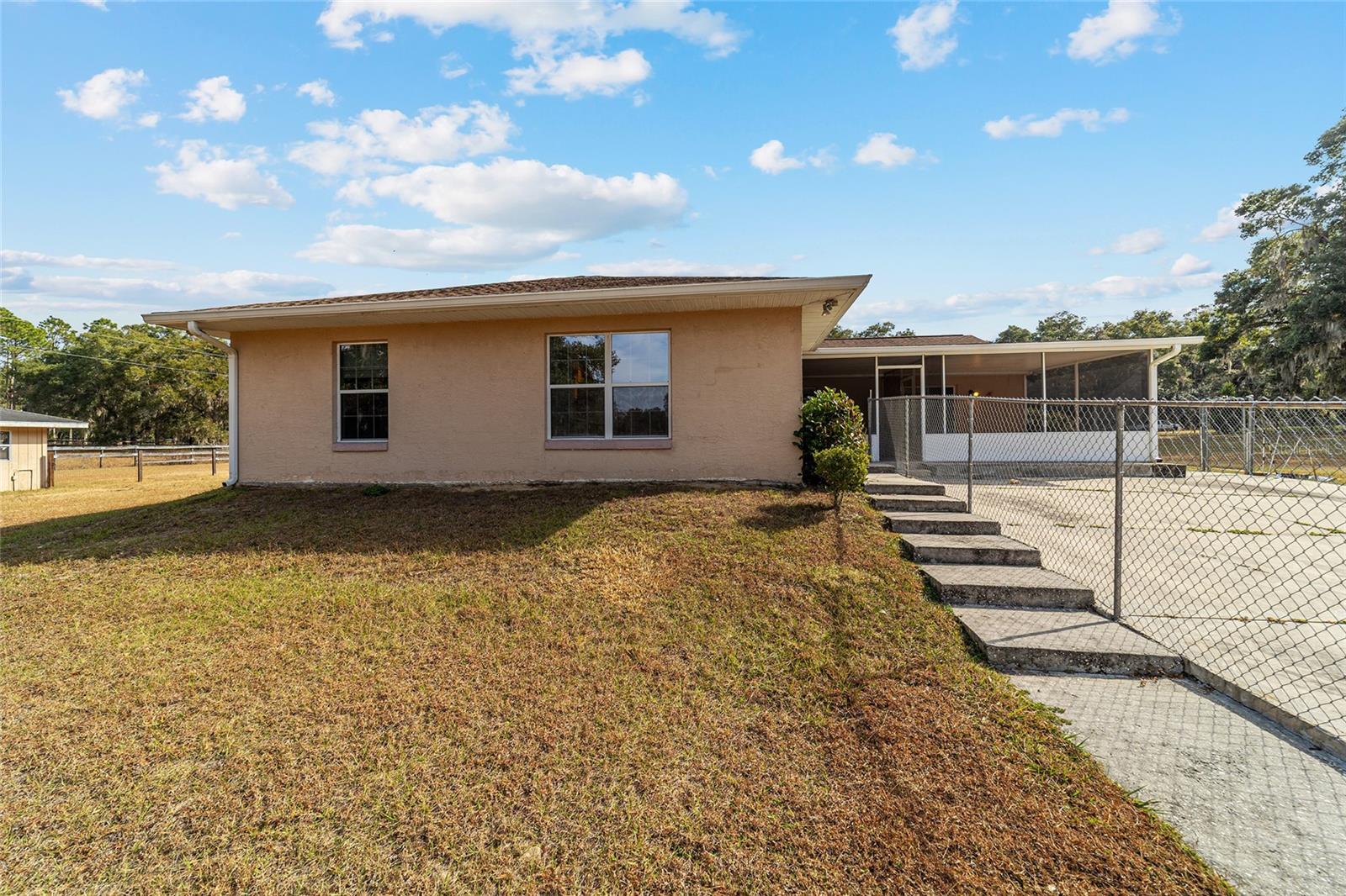 THOROUGHBRED ACRES - Residential