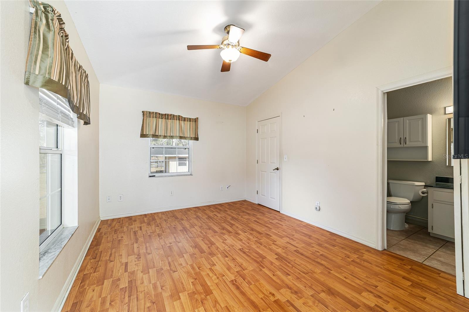 THOROUGHBRED ACRES - Residential