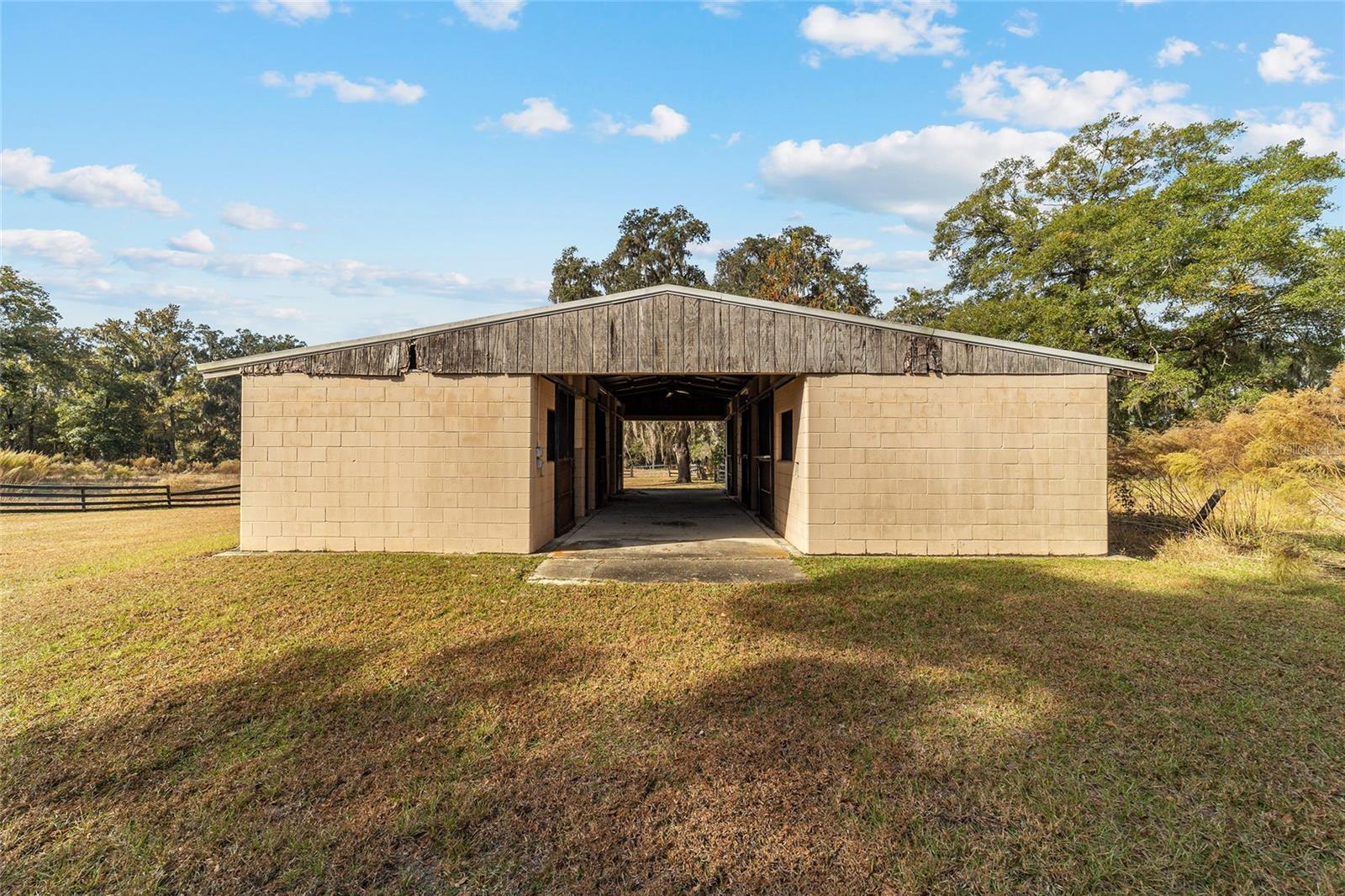 THOROUGHBRED ACRES - Residential