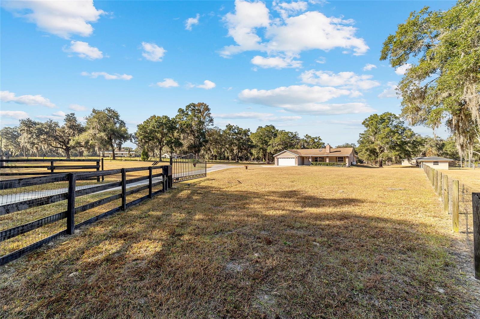 THOROUGHBRED ACRES - Residential