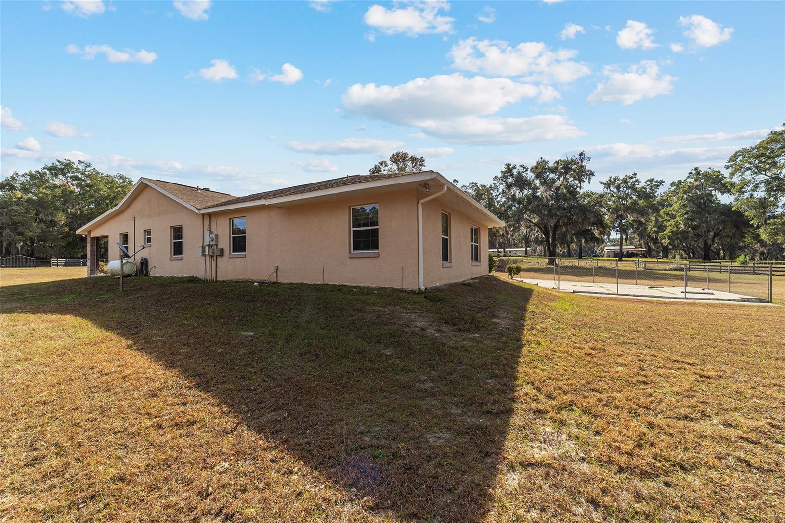 THOROUGHBRED ACRES - Residential