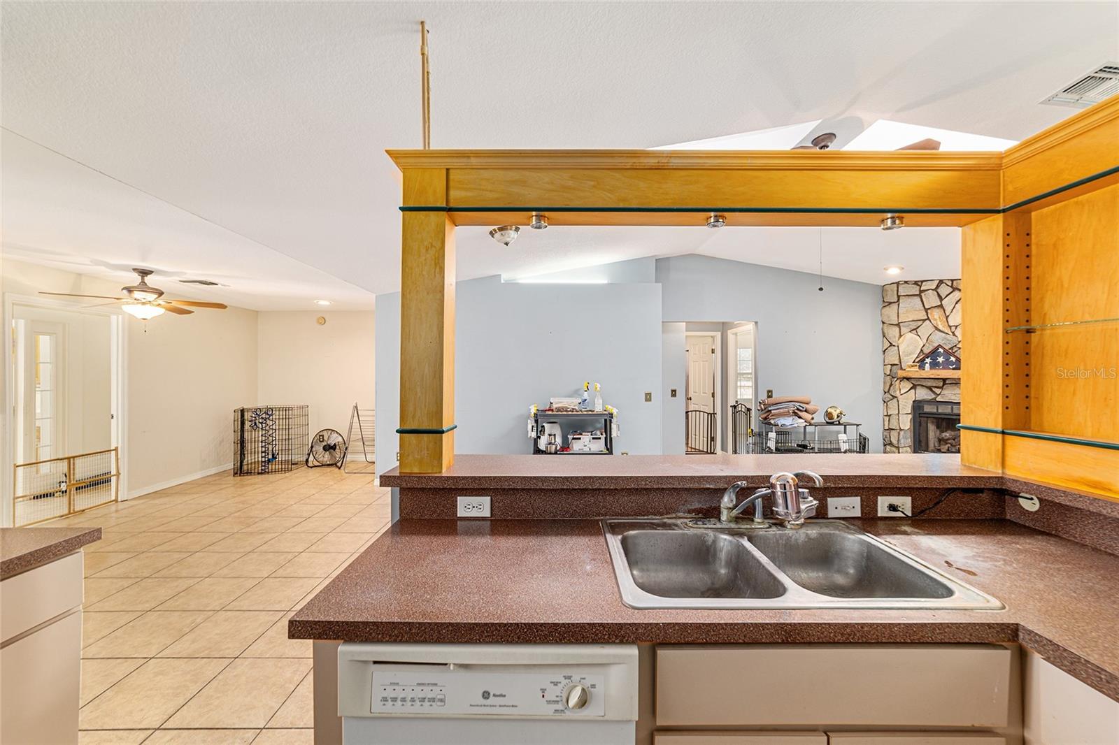 THOROUGHBRED ACRES - Residential