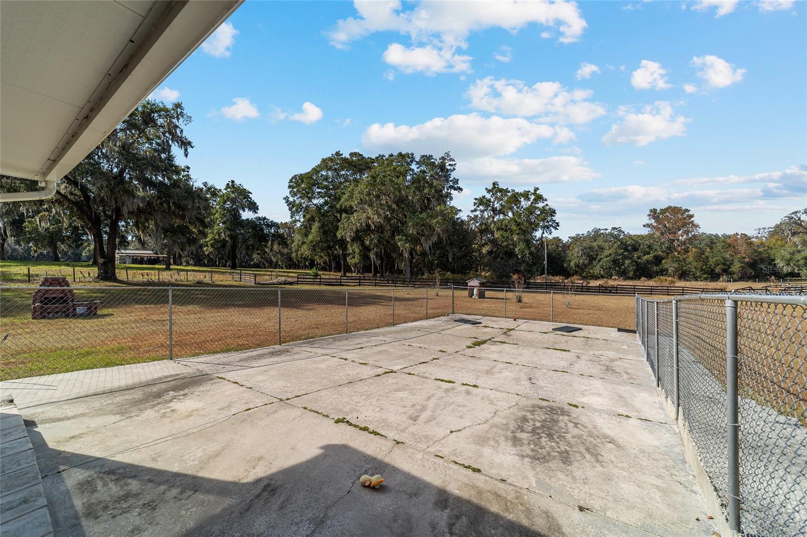 THOROUGHBRED ACRES - Residential