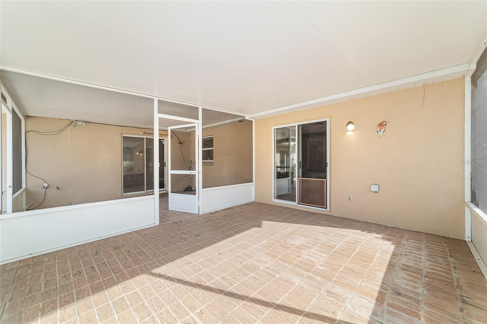 THOROUGHBRED ACRES - Residential