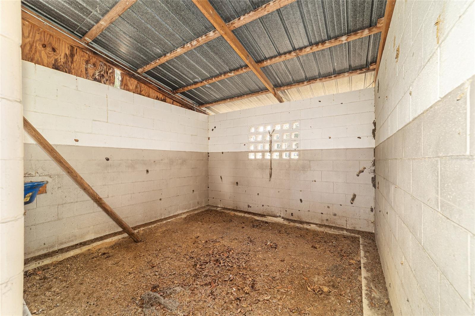 THOROUGHBRED ACRES - Residential