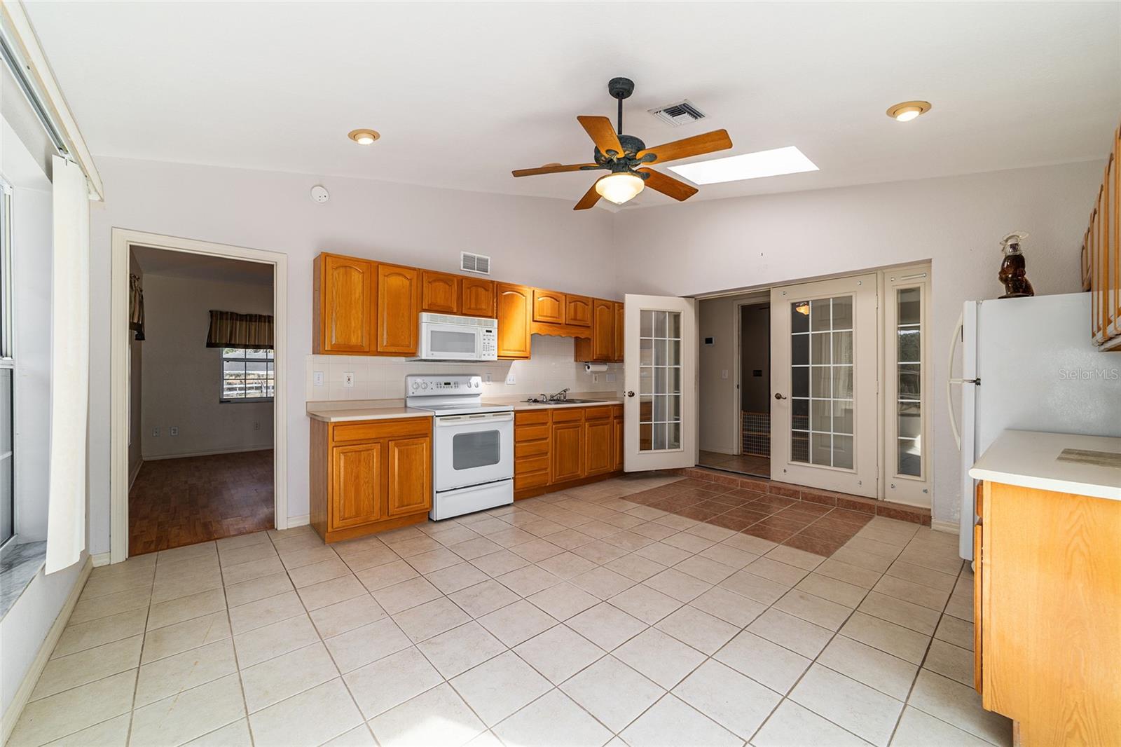 THOROUGHBRED ACRES - Residential