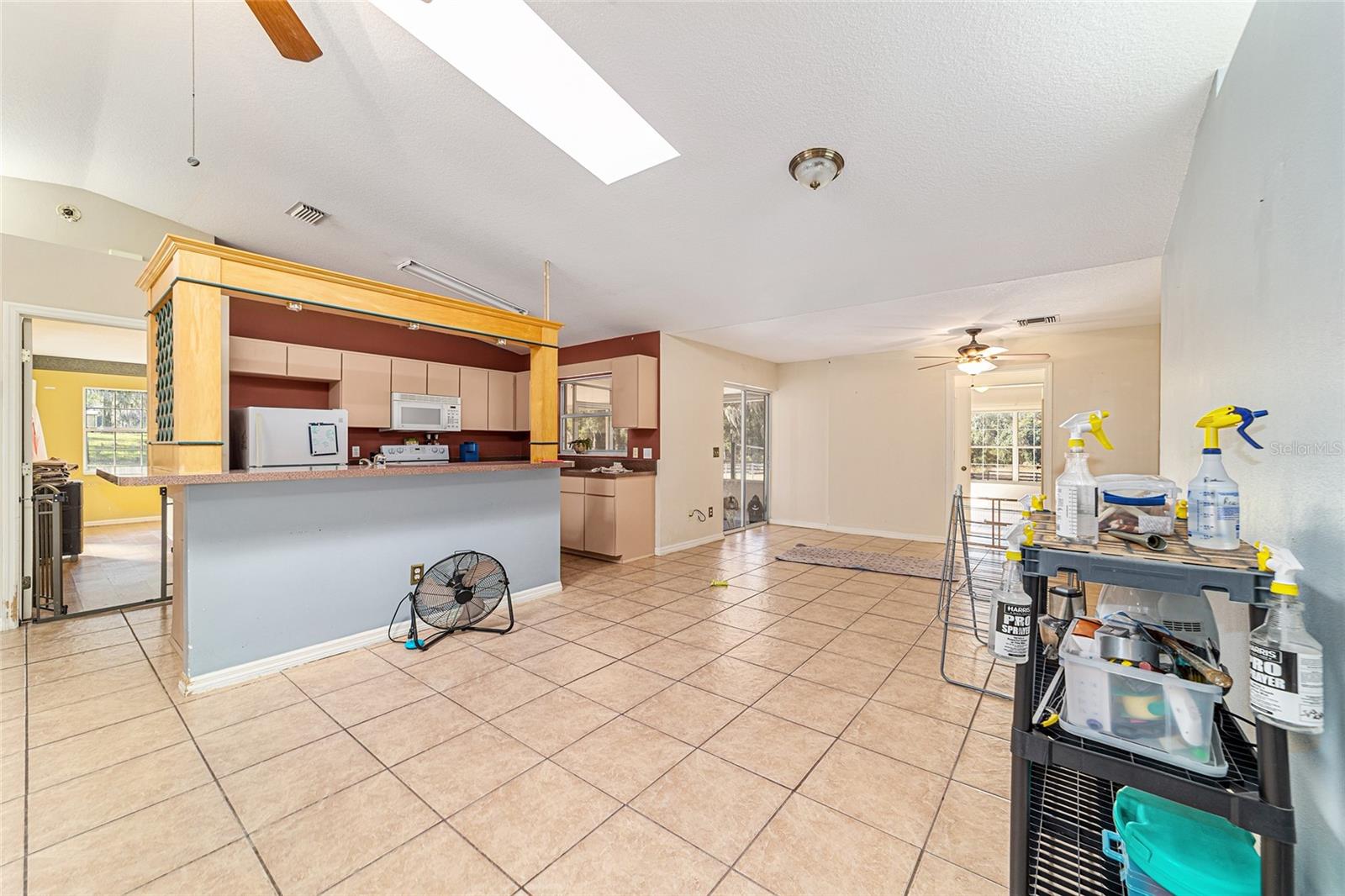 THOROUGHBRED ACRES - Residential