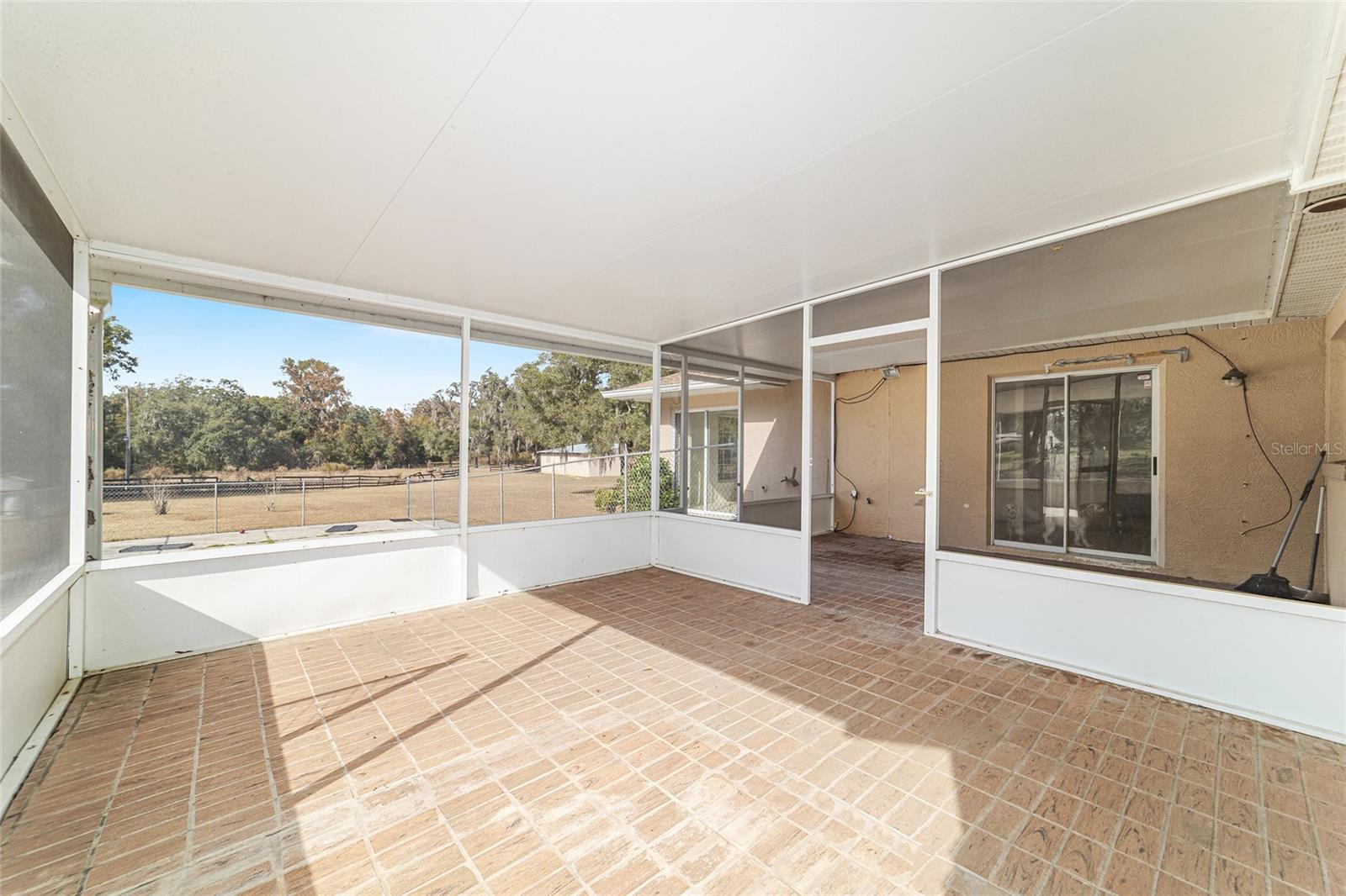 THOROUGHBRED ACRES - Residential