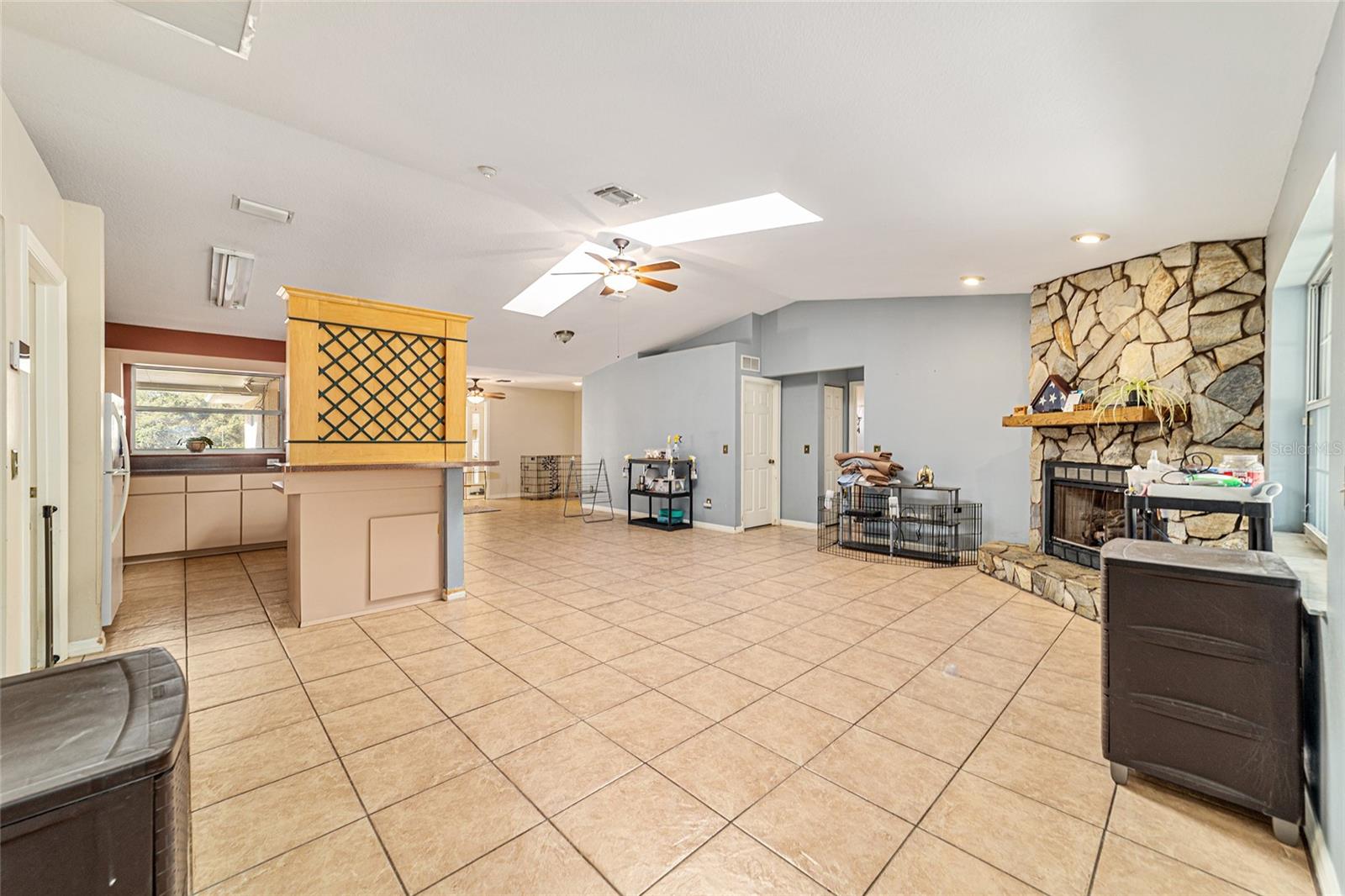 THOROUGHBRED ACRES - Residential