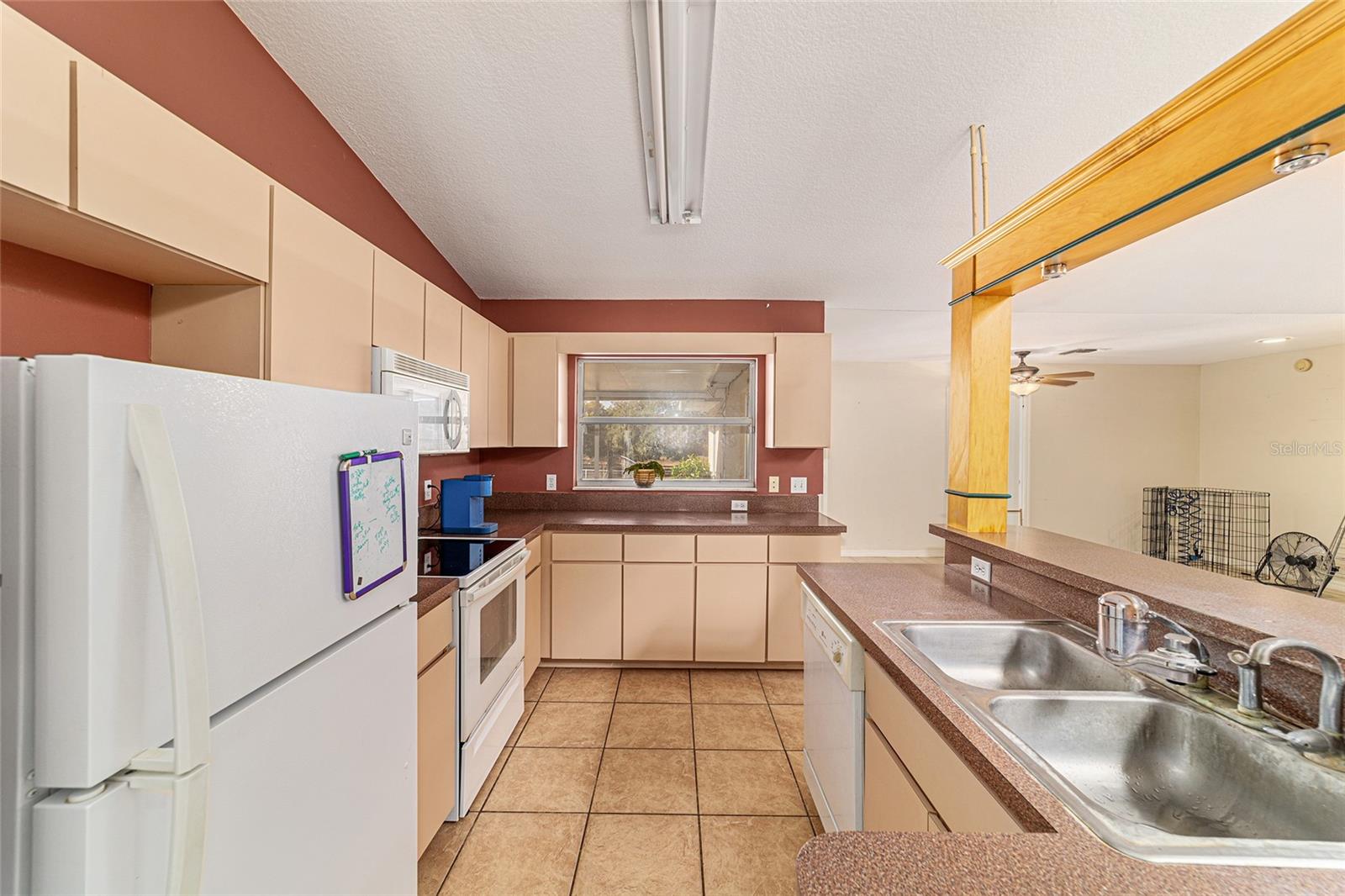 THOROUGHBRED ACRES - Residential