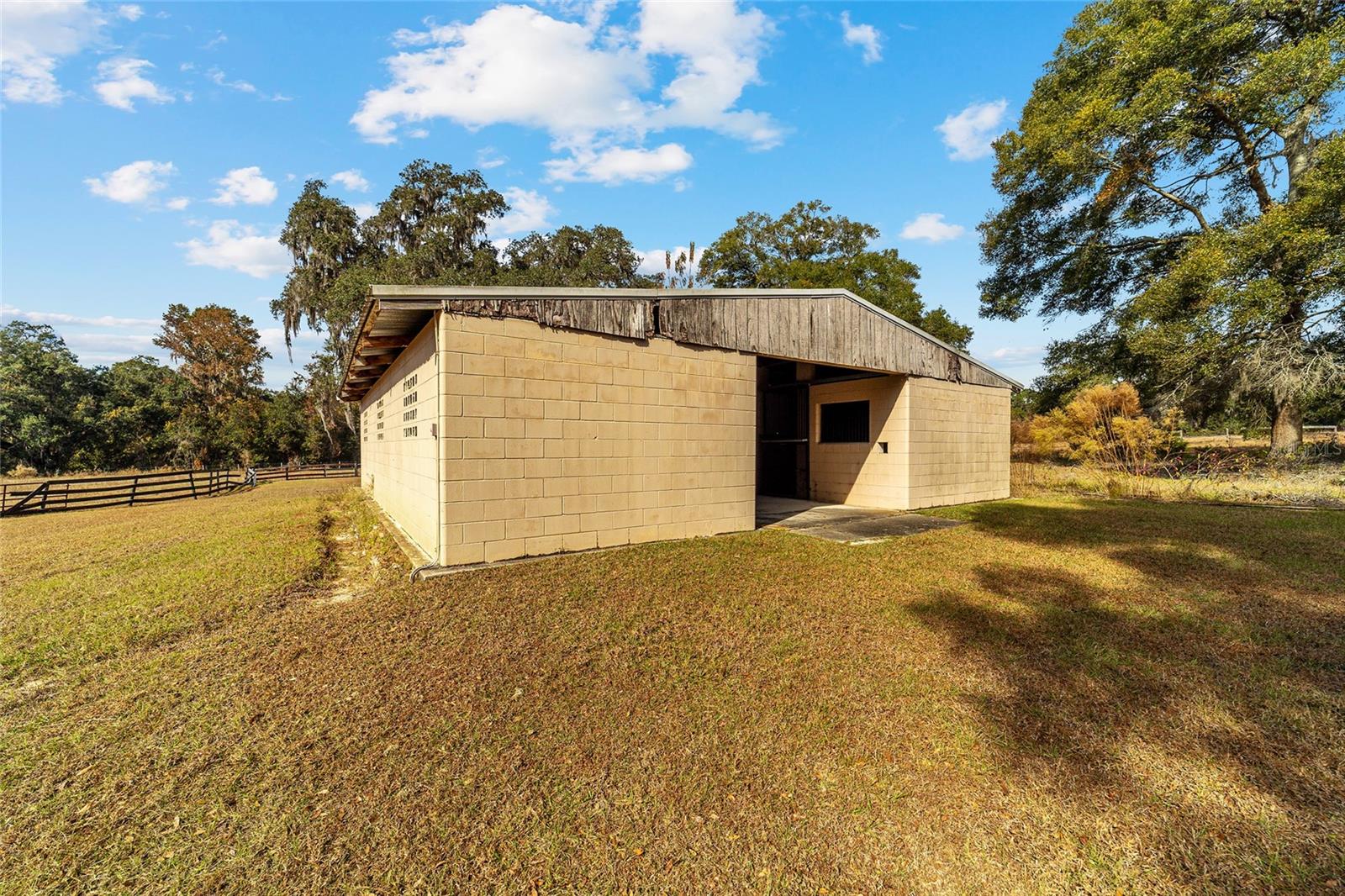 THOROUGHBRED ACRES - Residential