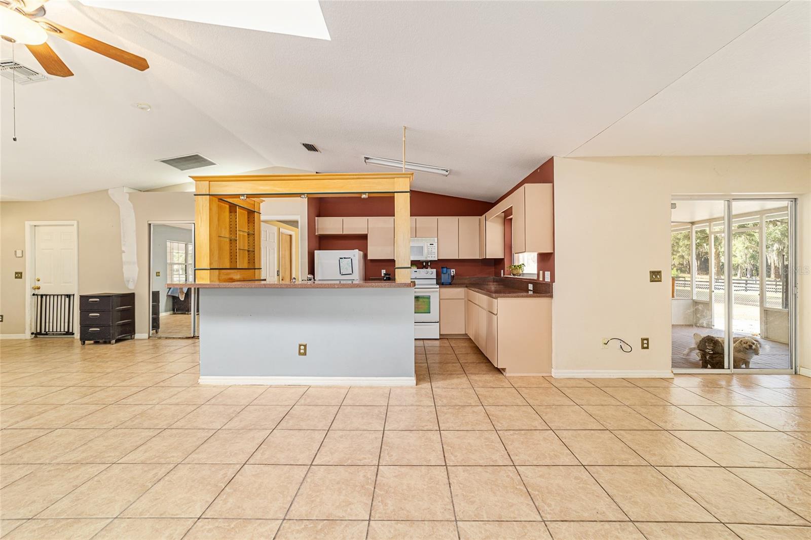 THOROUGHBRED ACRES - Residential