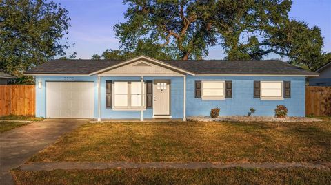 A home in SOUTH DAYTONA