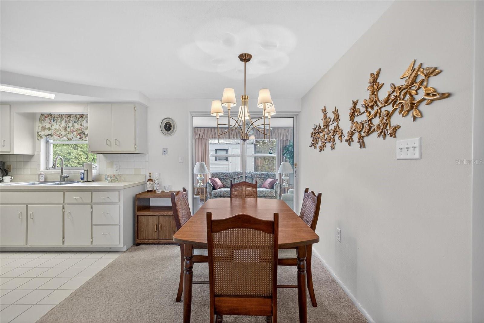 COLONIAL MANOR - Residential