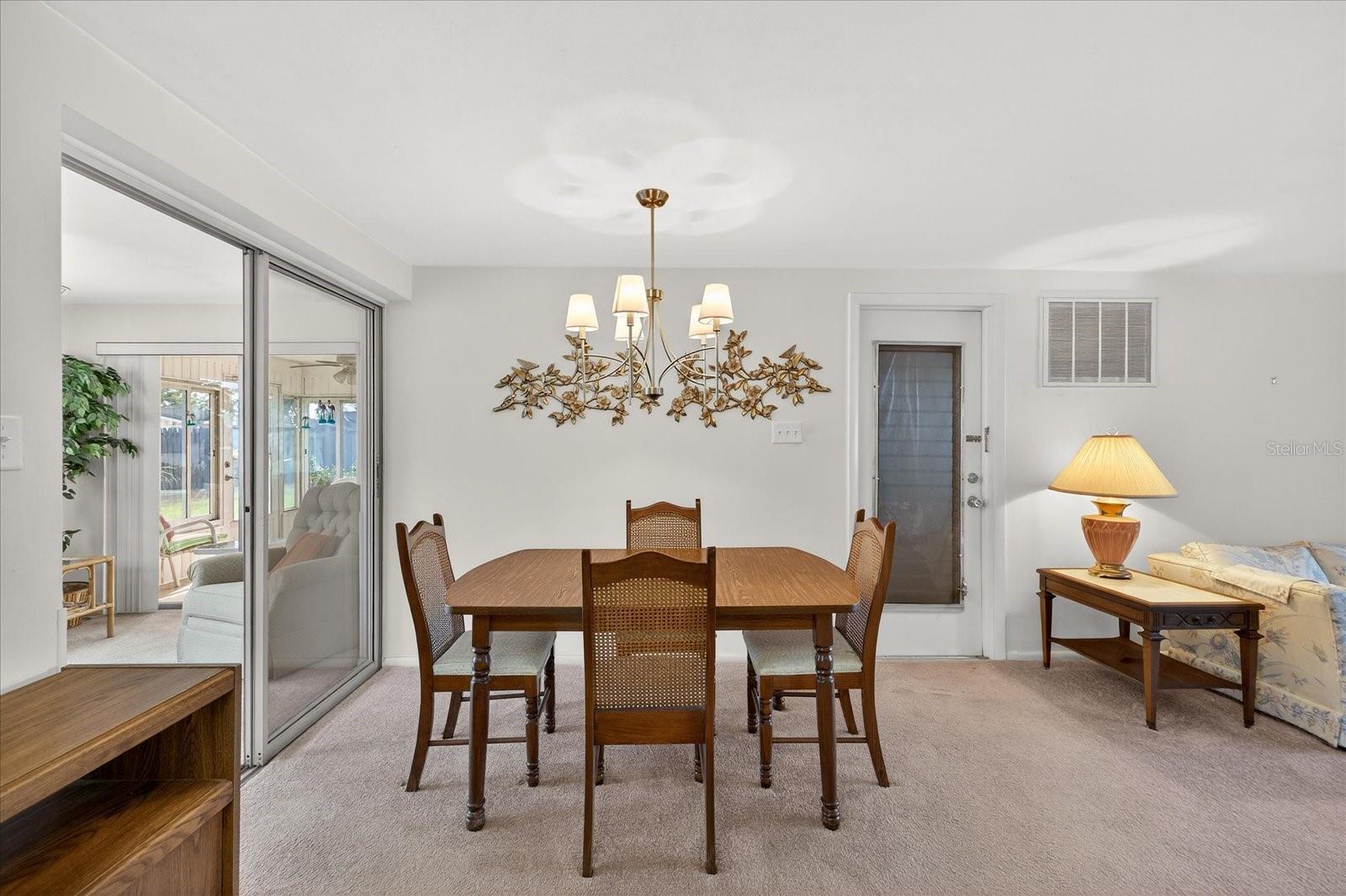 COLONIAL MANOR - Residential