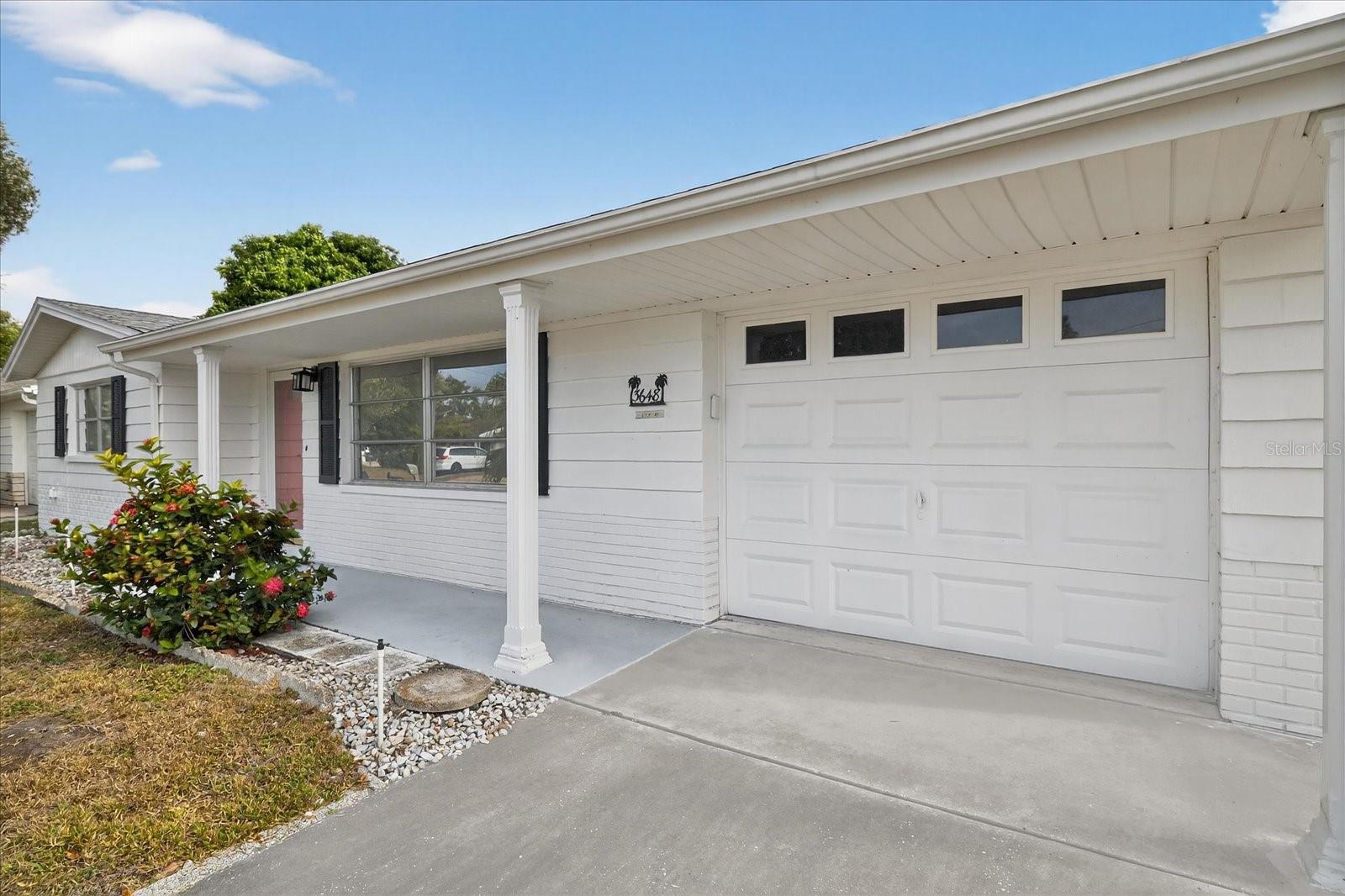 COLONIAL MANOR - Residential