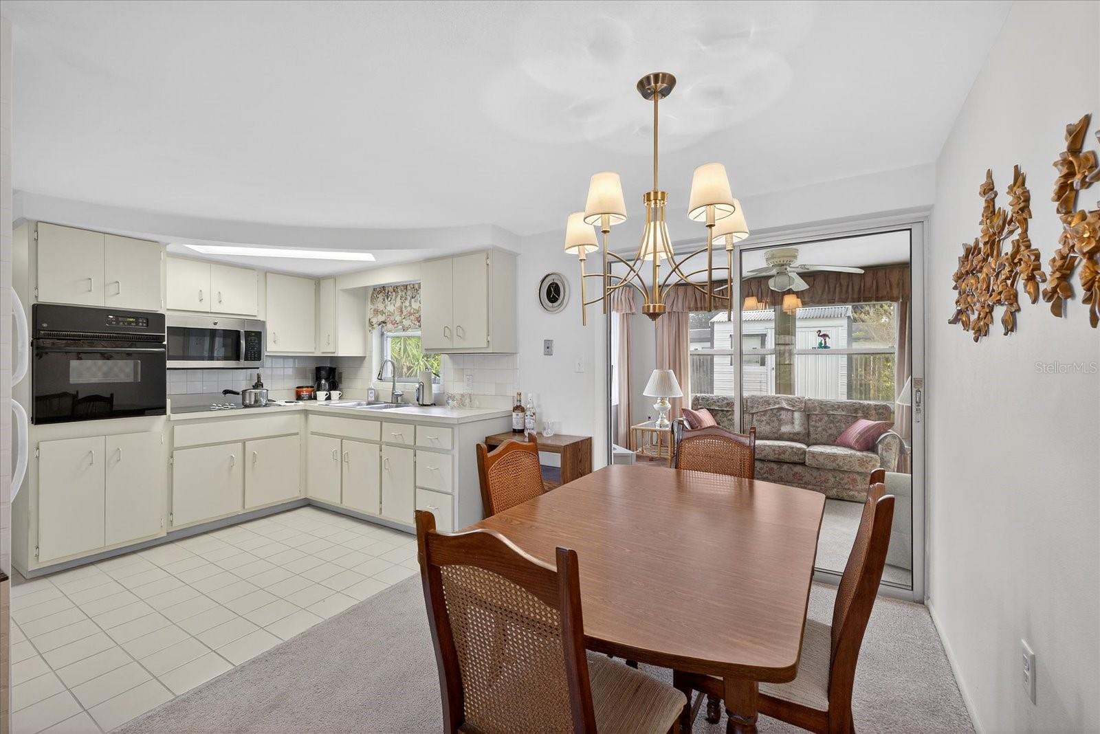 COLONIAL MANOR - Residential