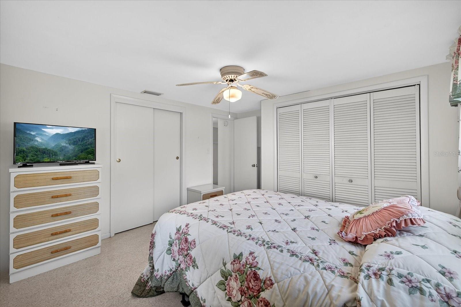 COLONIAL MANOR - Residential