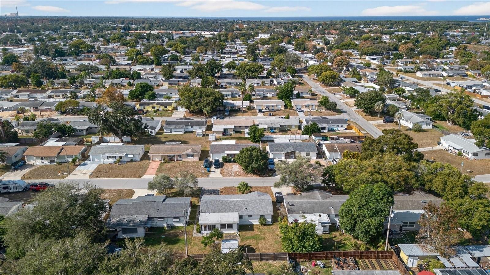 COLONIAL MANOR - Residential