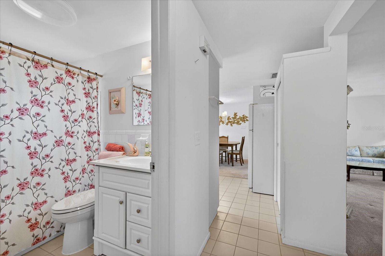 COLONIAL MANOR - Residential