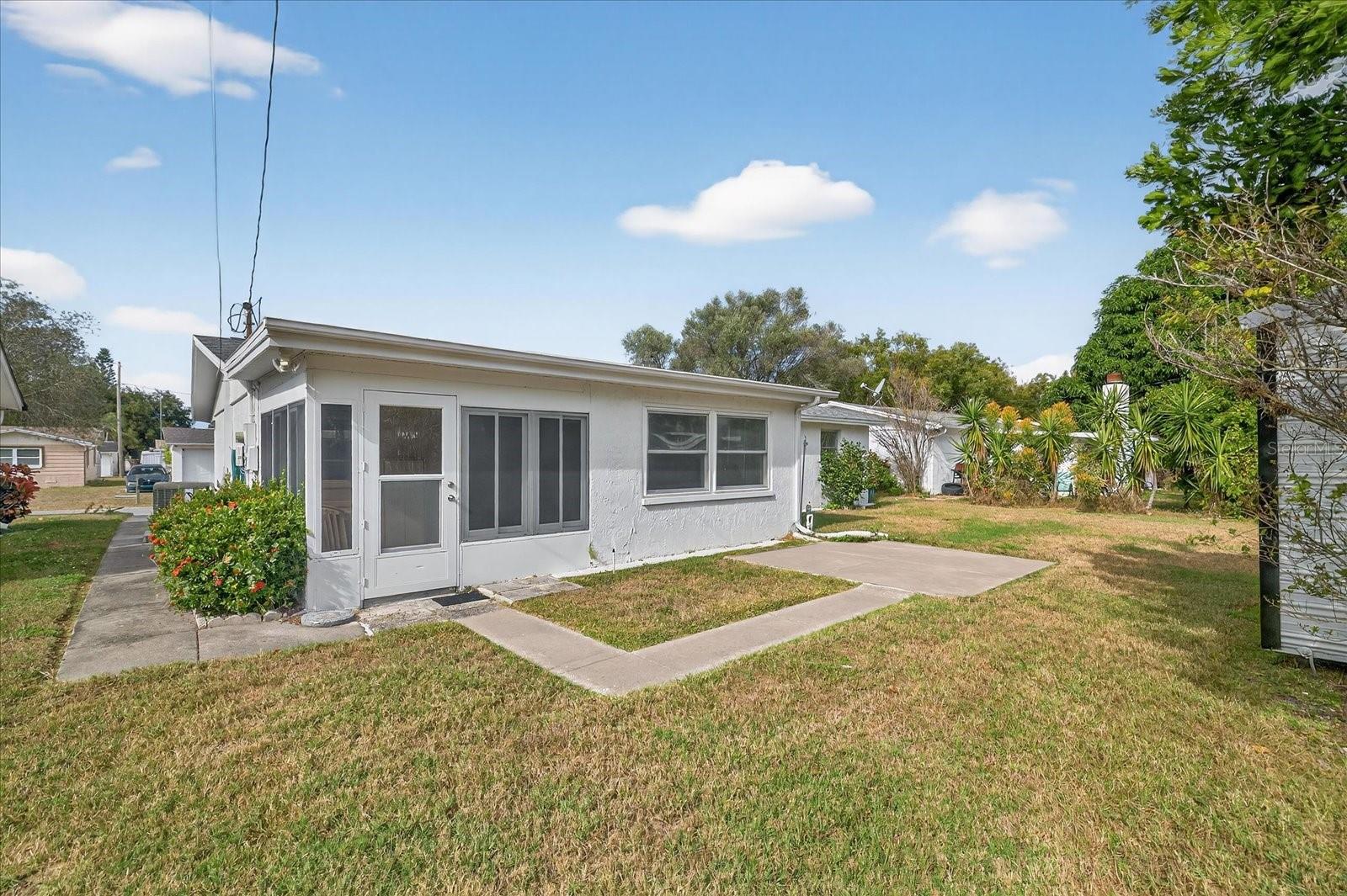 COLONIAL MANOR - Residential