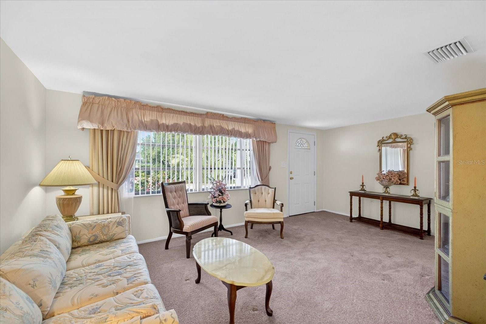 COLONIAL MANOR - Residential