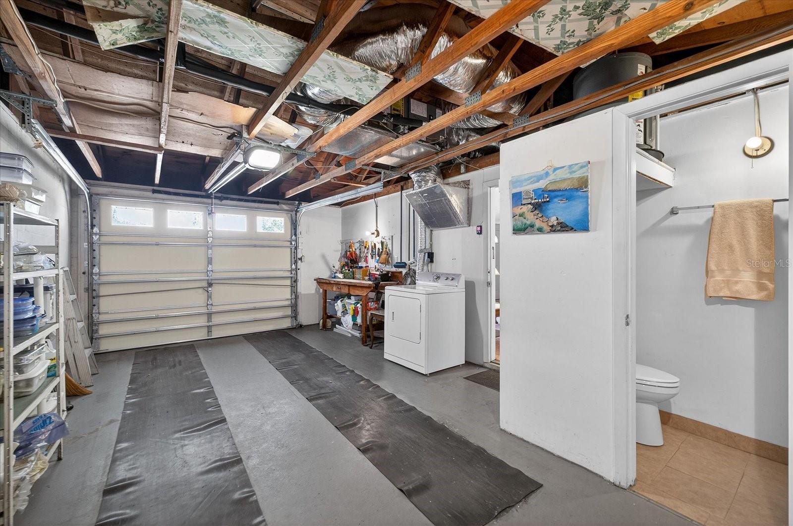 COLONIAL MANOR - Residential