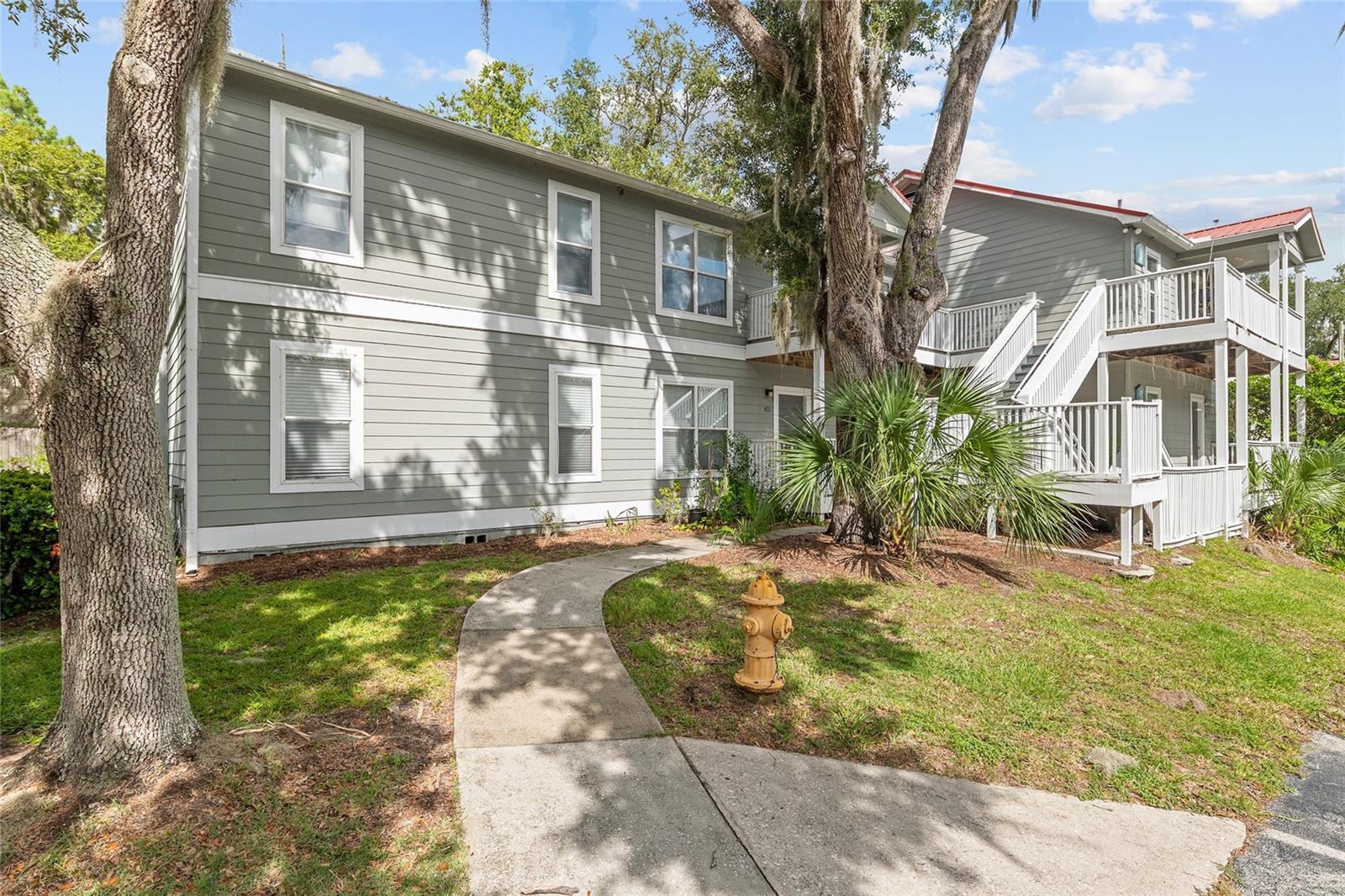 Take a look at this charming slice of paradise situated off Old Archer Road. This second-floor unit has 2 bedrooms and 2 bathrooms in addition to great natural lighting and all the basic necessities. The cozy community of Capstone Quarters has a private pool and is located near Shands, UF, Butler Plaza, and Celebration Pointe, but still offers charm and privacy not often offered in similar locations.