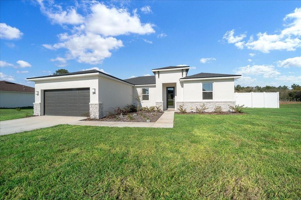 Photo of 16195 SW 48th Circle, Ocala, FL 34473 (MLS # OM721295)