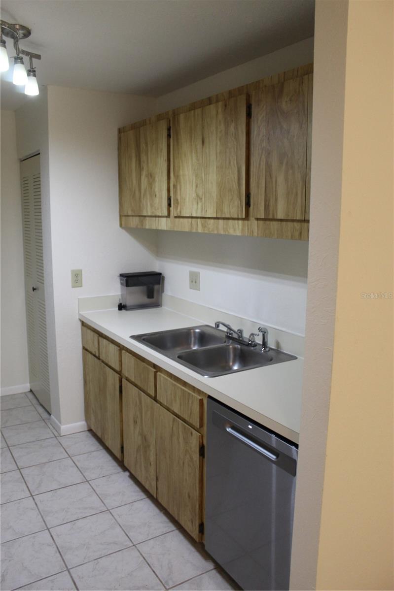 13608 S VILLAGE DRIVE 8202