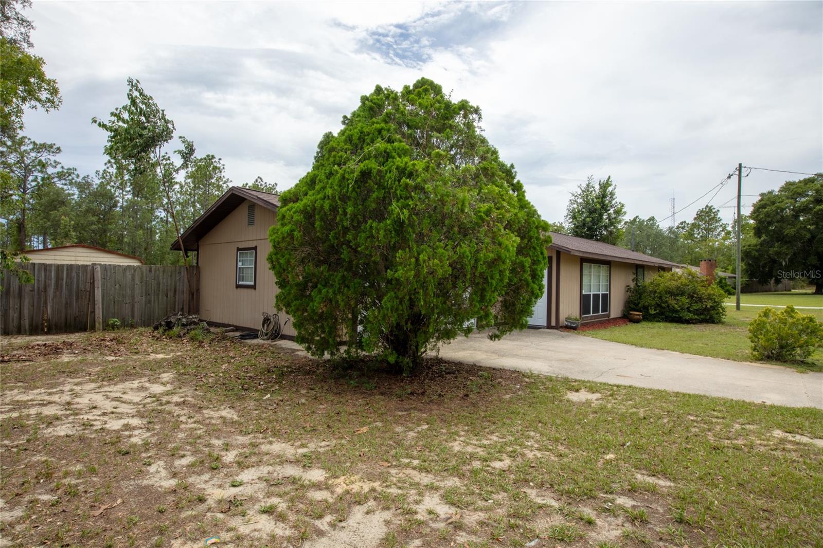 692 SE 41ST STREET