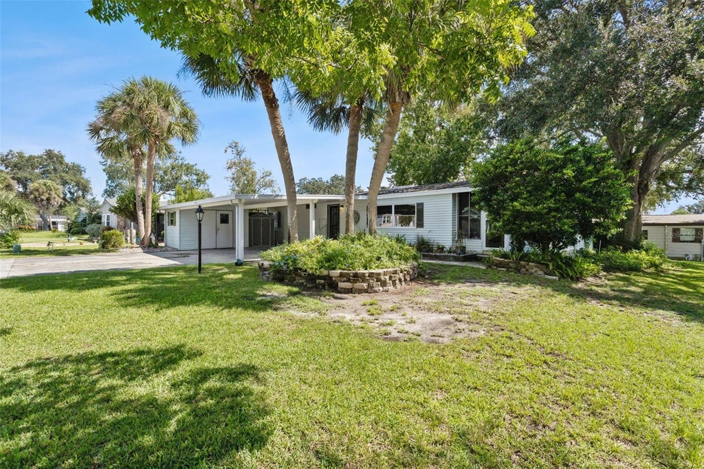 Photo of 25040 Betton Hill, Leesburg, FL 34748 (MLS # G5117735)