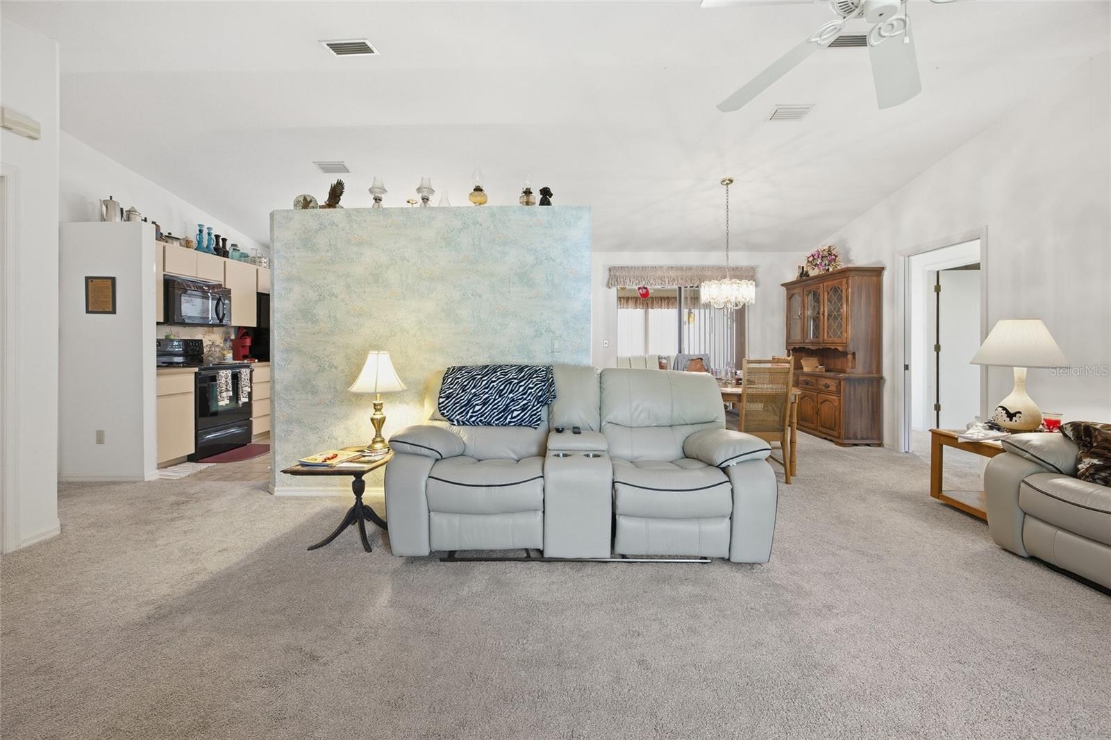 712 MAGNOLIA AVENUE