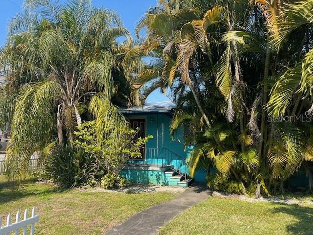 Photo of 5325 11th Avenue S, Gulfport, FL 33707 (MLS # L4961245)