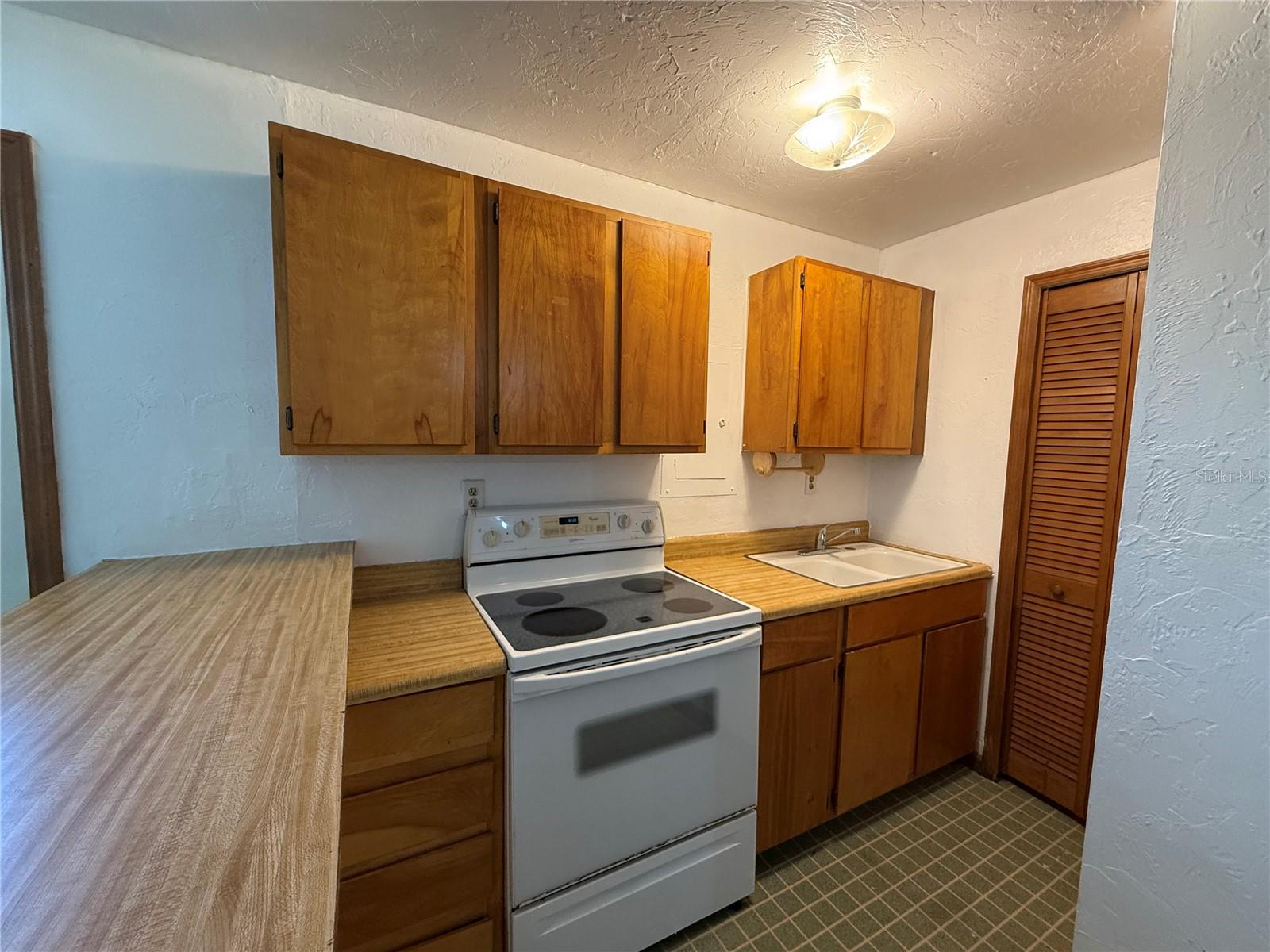 BONITA MANOR - Residential Lease