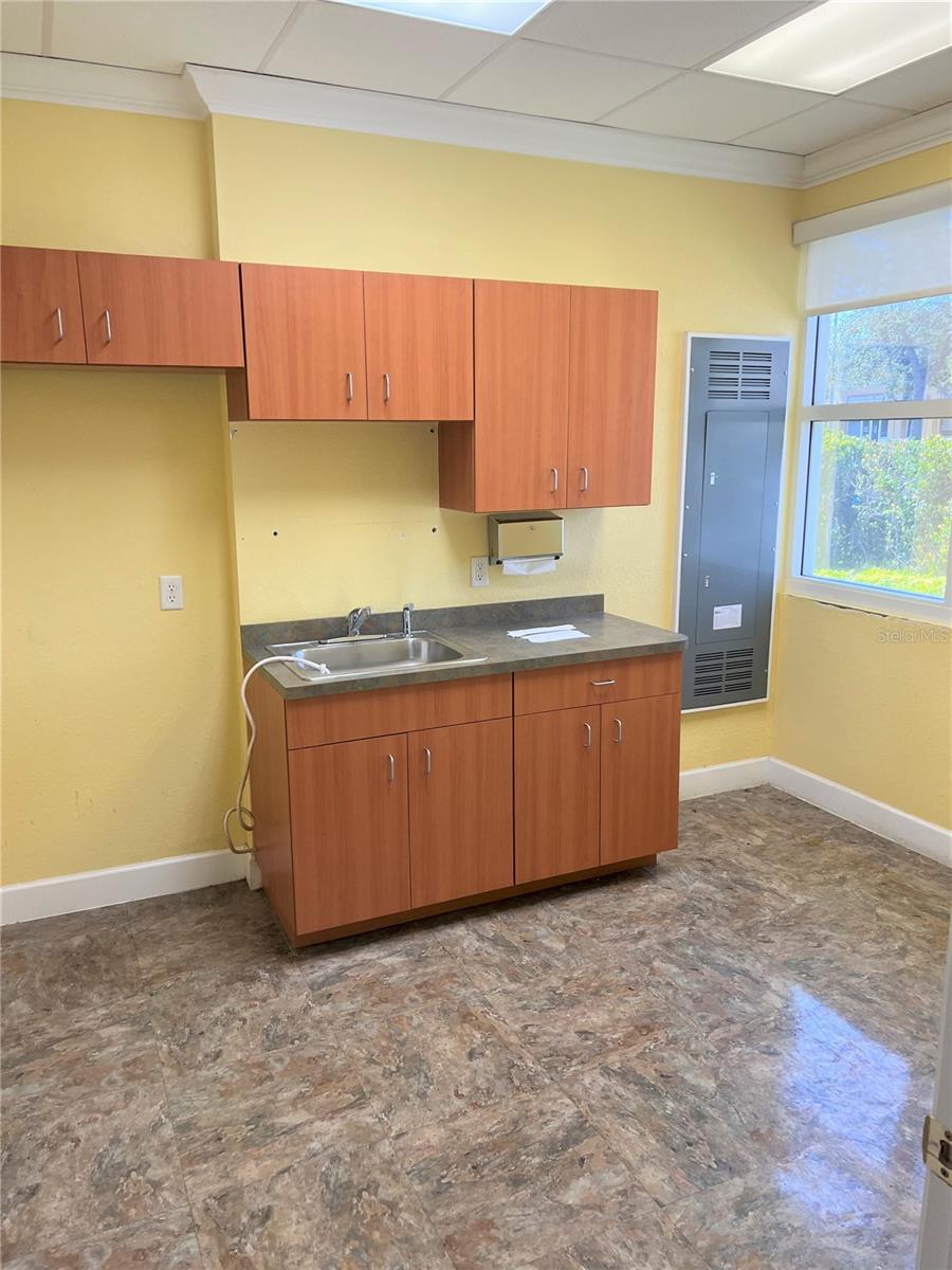 BOBCAT SQUARE PH 1 - Commercial Lease