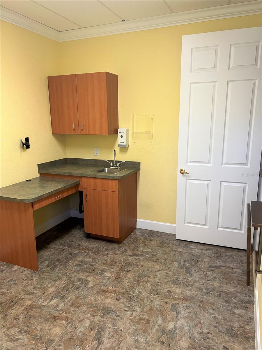 BOBCAT SQUARE PH 1 - Commercial Lease