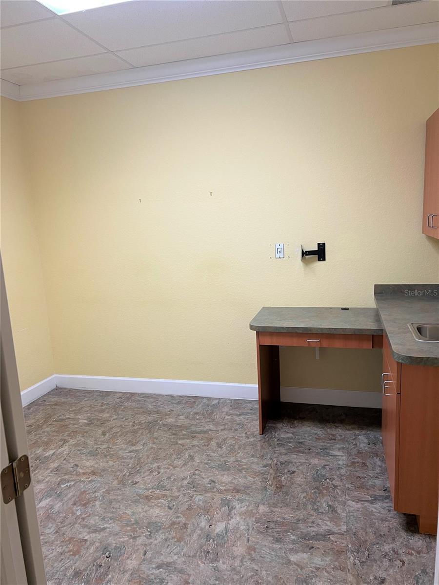 BOBCAT SQUARE PH 1 - Commercial Lease