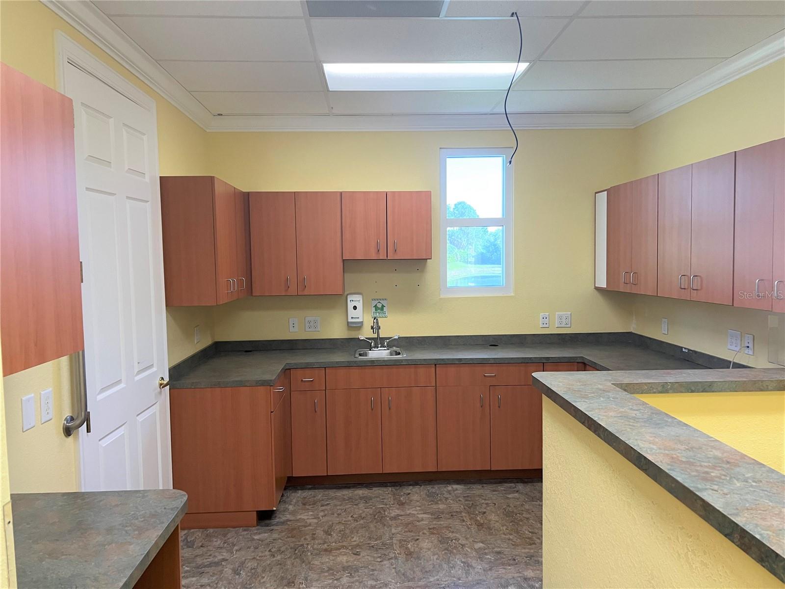 BOBCAT SQUARE PH 1 - Commercial Lease