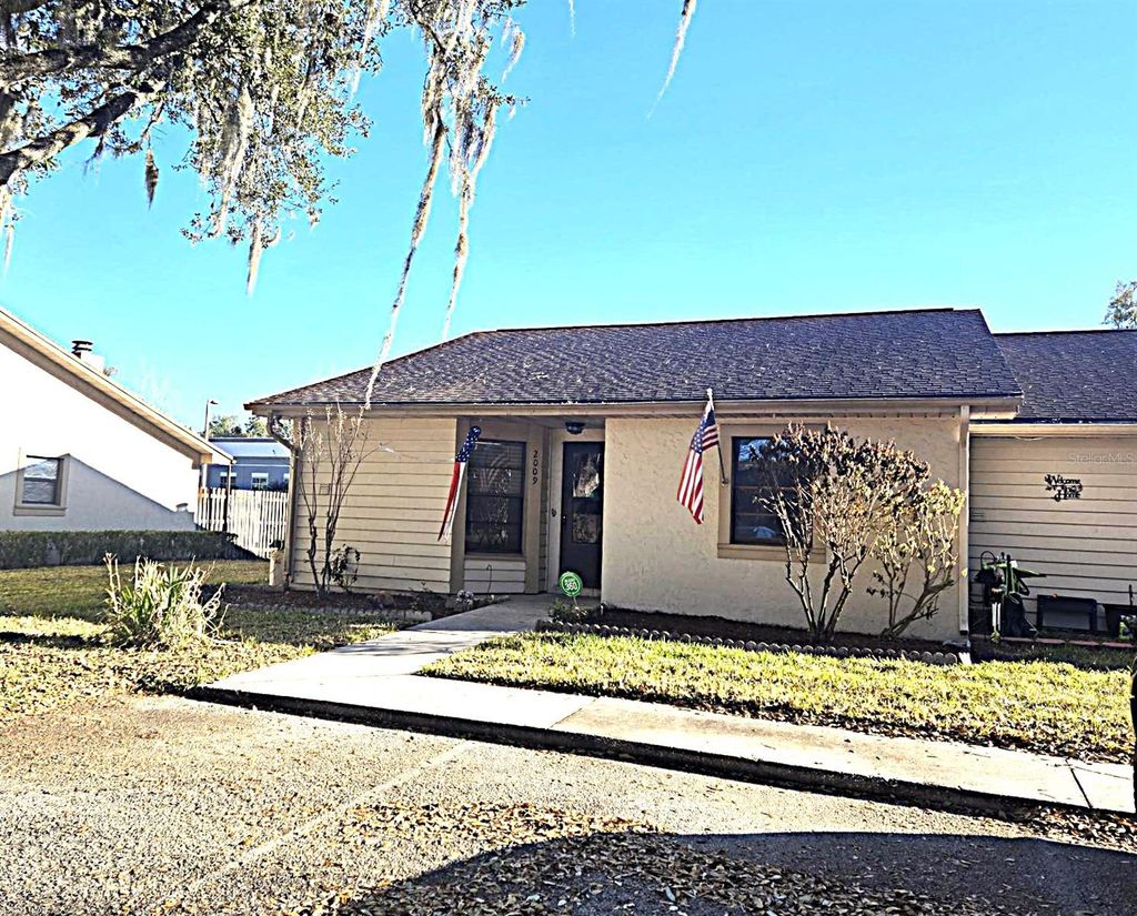 Photo of 2009 Cedar Run Drive, Plant City, FL 33563 (MLS # TB8473905)