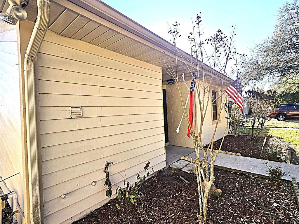 Photo of 2009 Cedar Run Drive, Plant City, FL 33563 (MLS # TB8473905)