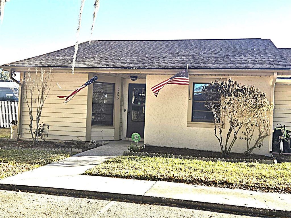 Photo of 2009 Cedar Run Drive, Plant City, FL 33563 (MLS # TB8473905)