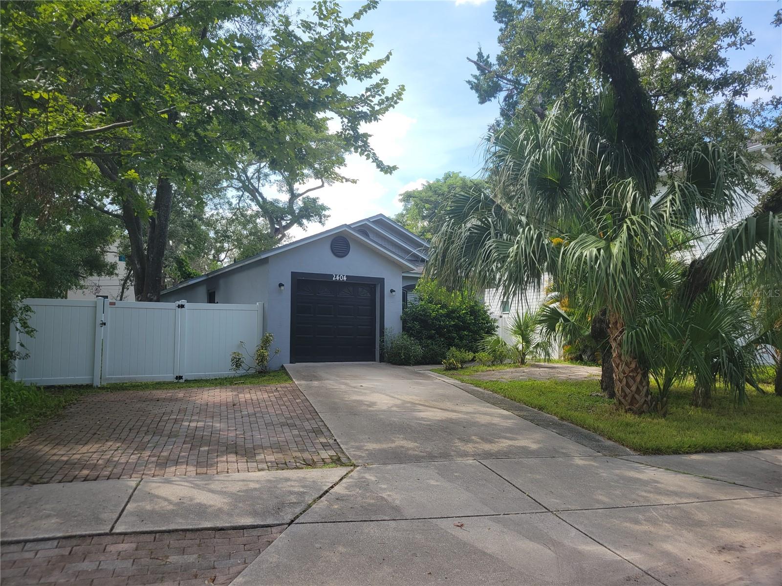 2404 N GLENWOOD DRIVE