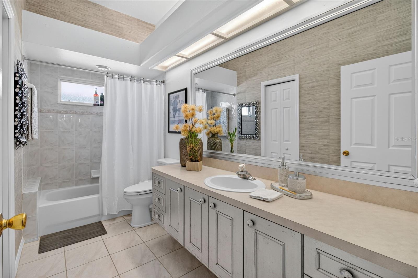 OLD HARBOR PLACE - Residential