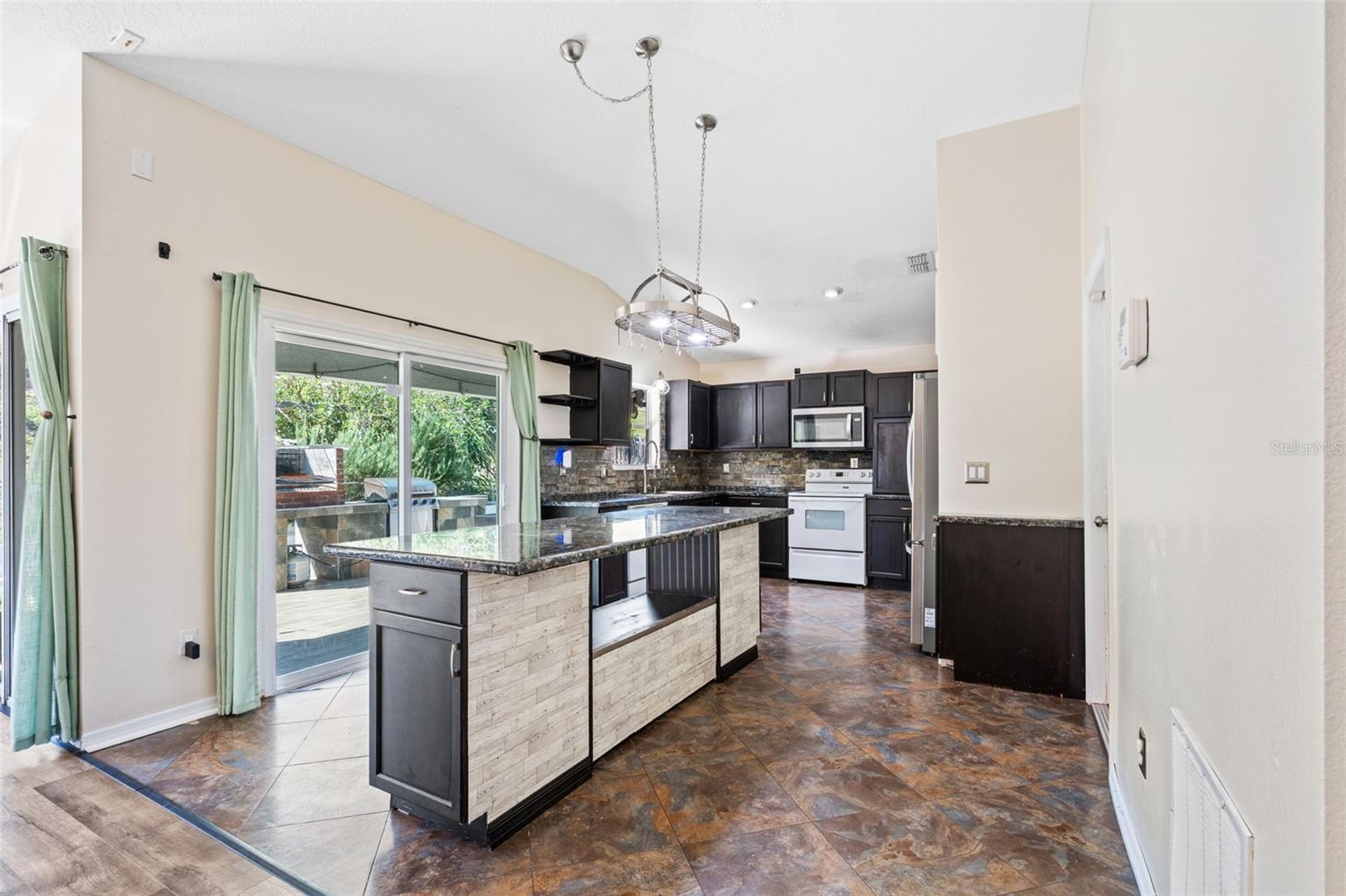 QUAIL VALLEY ESTATES - Residential