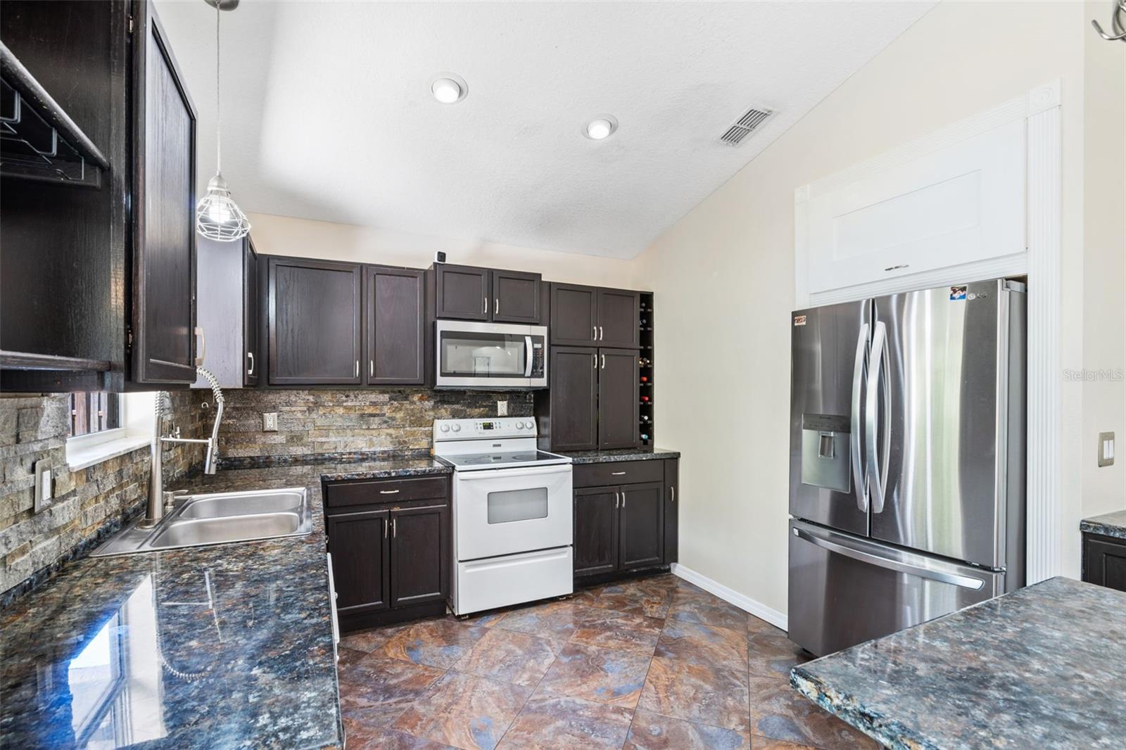 QUAIL VALLEY ESTATES - Residential