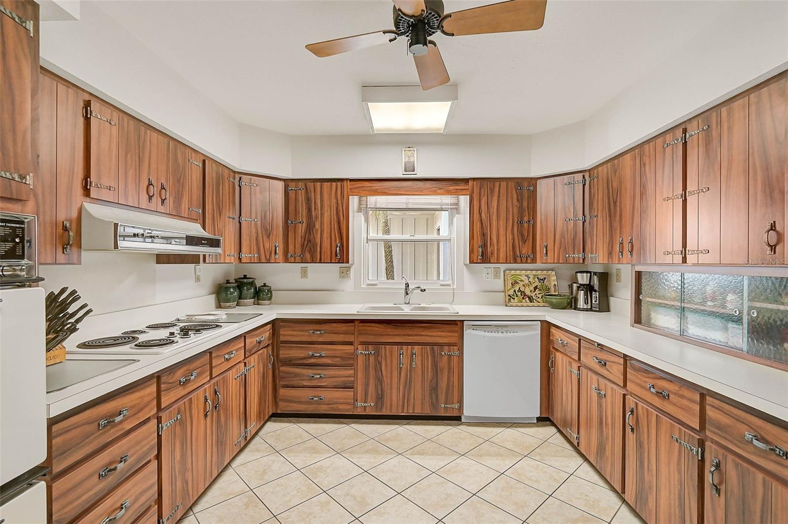 COUNTRY CLUB OF SARASOTA THE - Residential Lease